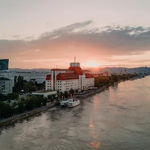 4* Ξενοδοχείο Hilton Waterfront