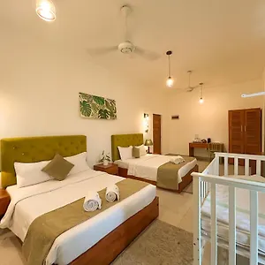 J Leaf By Blue Bird Hotel Negombo